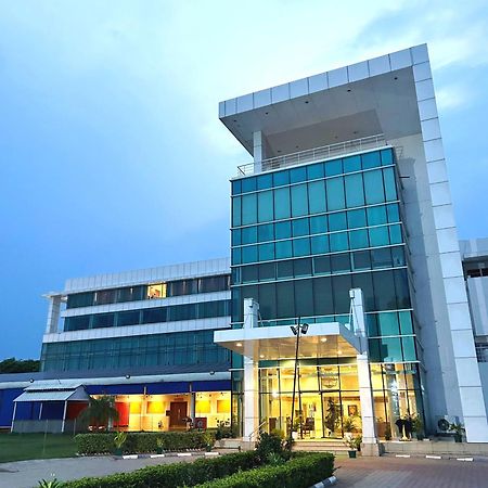Hotel Amer Green'S Бопал Екстериор снимка