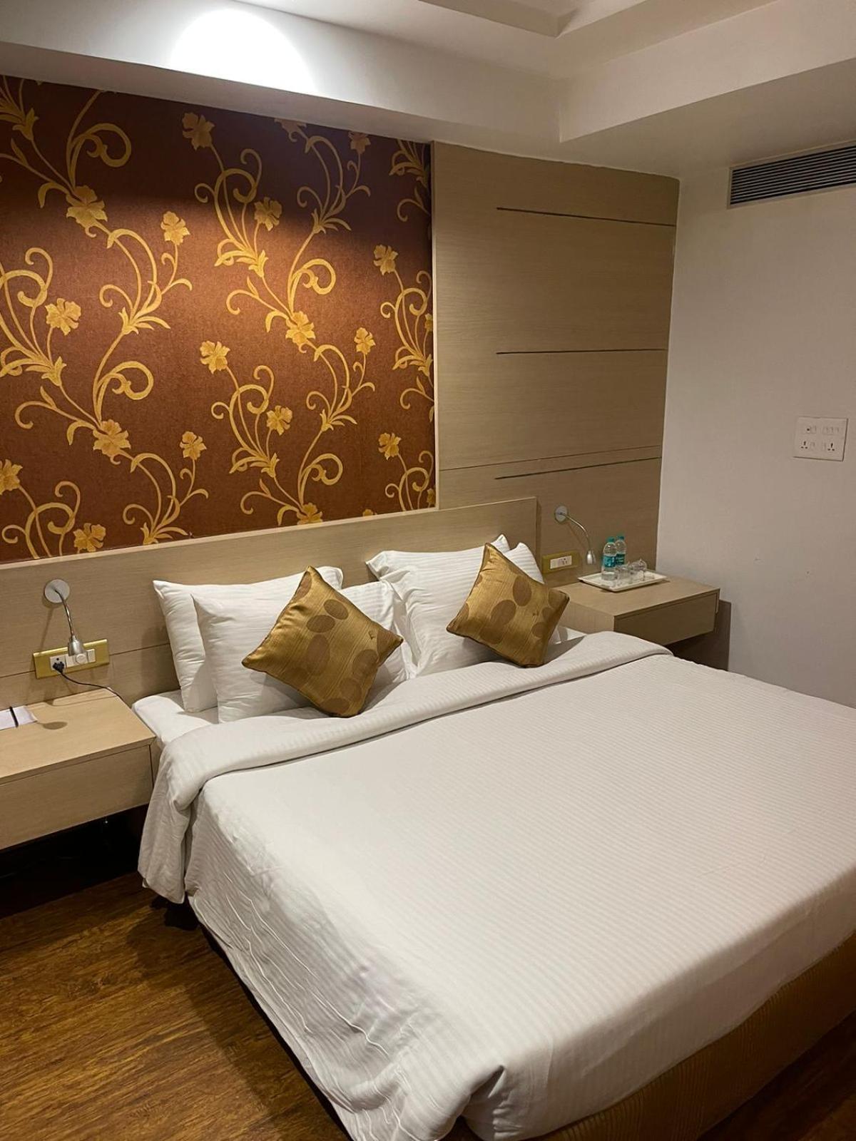 Hotel Amer Green'S Бопал Екстериор снимка