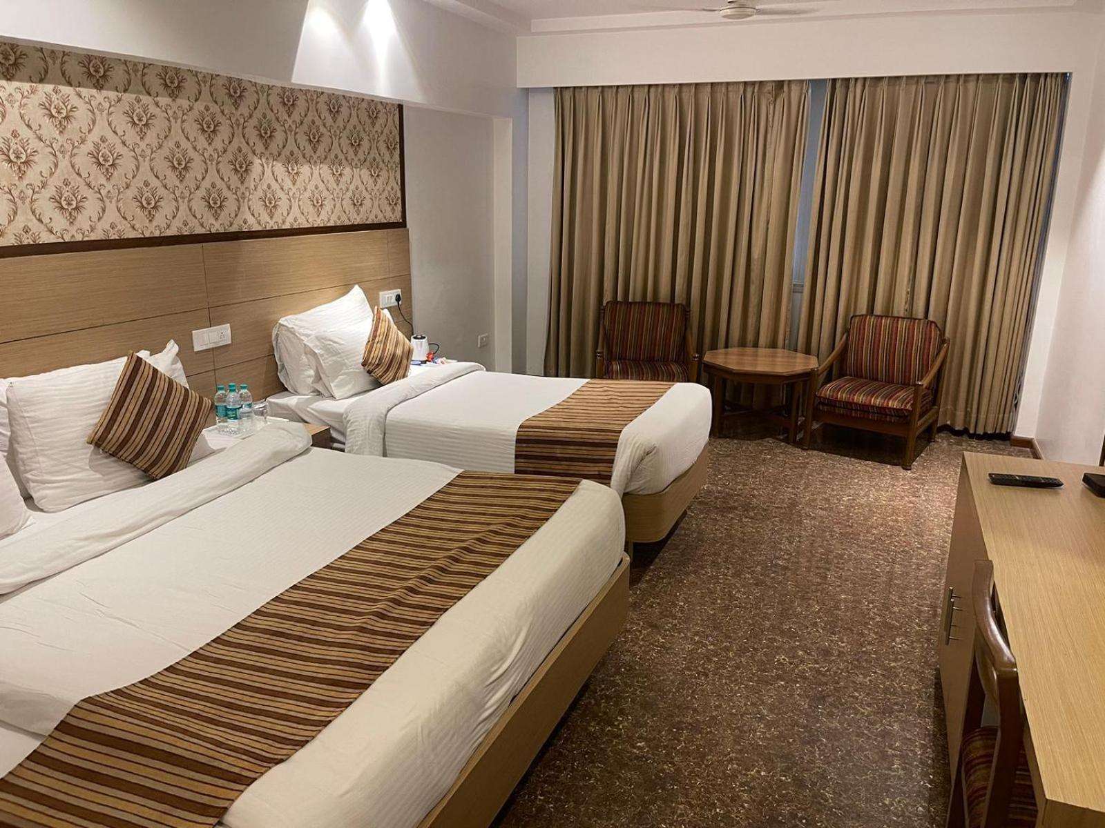 Hotel Amer Green'S Бопал Екстериор снимка