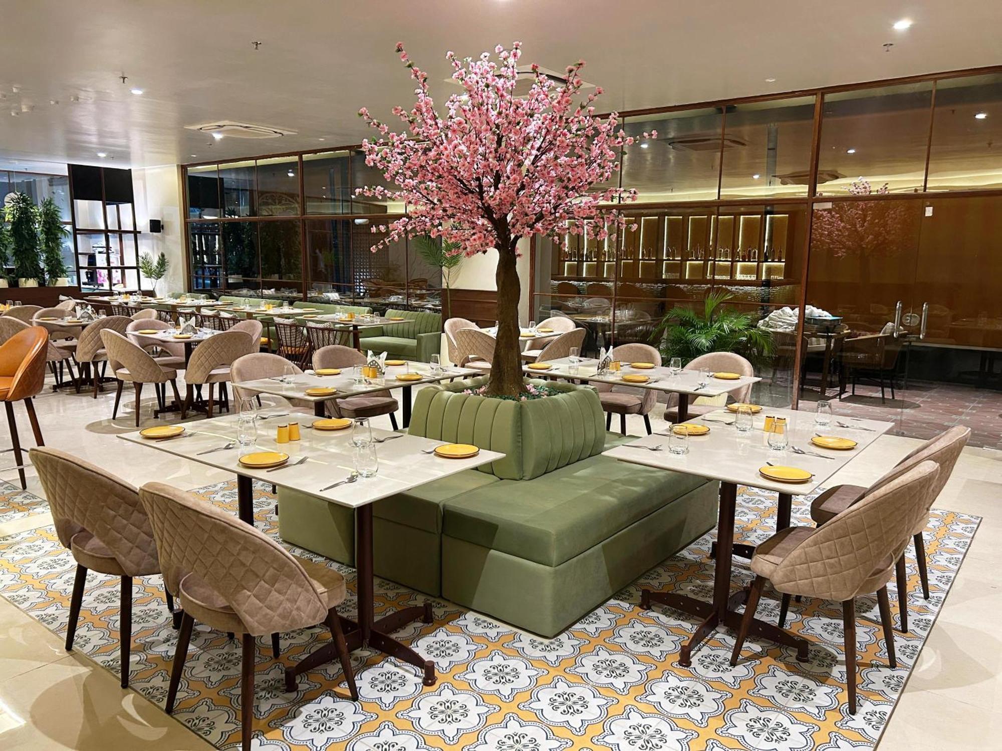 Hotel Amer Green'S Бопал Екстериор снимка