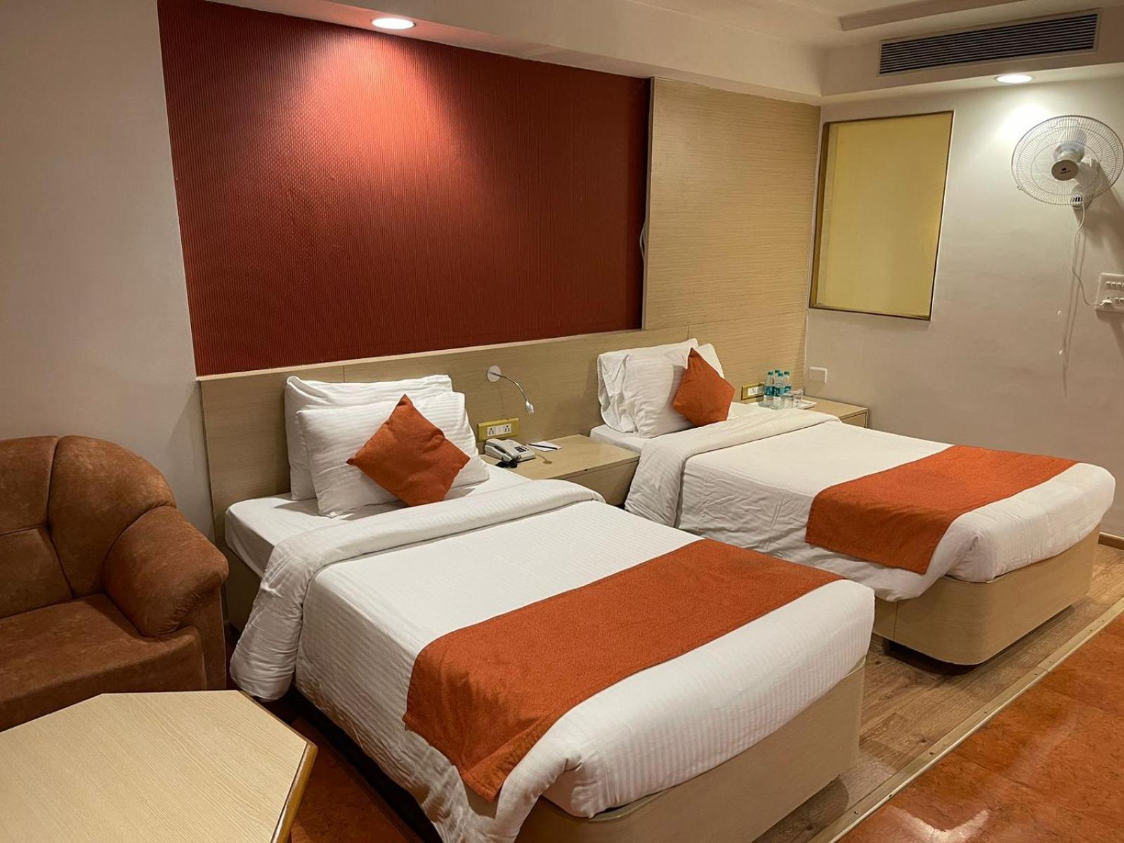 Hotel Amer Green'S Бопал Екстериор снимка