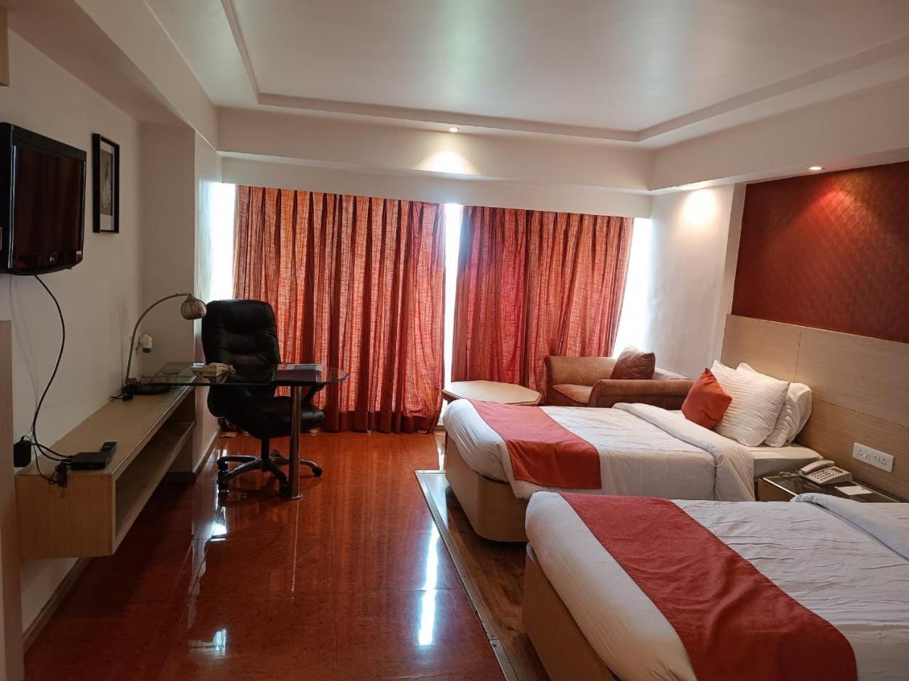 Hotel Amer Green'S Бопал Екстериор снимка